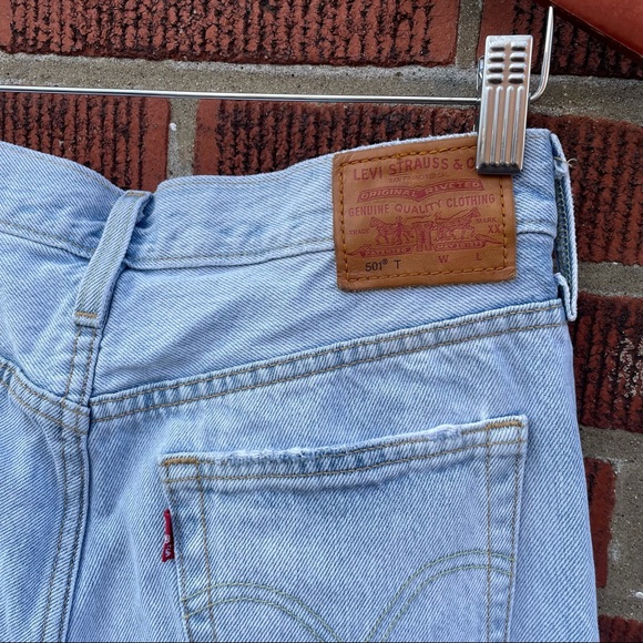 Levi’s 501 Taper Light Wash Distressed Zip Ankle Jeans Women’s size 26 - Picture 9 of 12